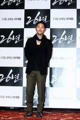 高清组图：韩片《26年》试映 任瑟雍架拐出席