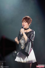 组图：谢霆锋陈慧琳等红馆开唱 悼念张耀荣