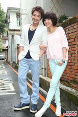 组图：孙耀威不敌美食狂嗑粽子