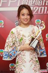 组图：谭咏麟劝祖儿多休养 何韵诗认与女友外游