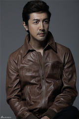 组图：张鲁一时尚写真散发熟男魅力