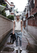 组图：EXO后续曲将公开 曝时尚个性街拍大片