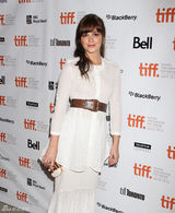 高清图：“绯闻女孩”莉顿-梅斯特白裙清纯亮相 