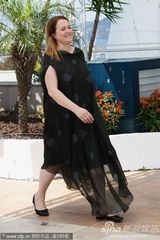 高清图：《伊莲娜》发布会 Yelena花裙清丽