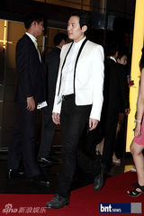 组图：韩片《钱的味道》首映 朴信惠允浩等助阵