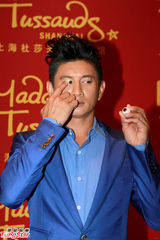 组图：吴奇隆将以帝王造型入驻蜡像馆 量身仍卖萌