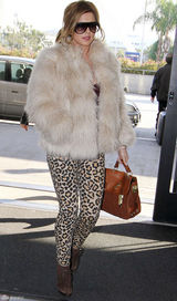 高清组图：谢丽尔-科尔街拍LOOK皮草搭配豹纹