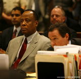 幻灯：杰克逊“谋杀”案开庭审理 医生穆雷神色凝重