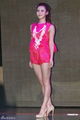 组图：马诺发片记者会劲歌热舞