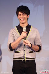 组图：泰剧小生Son自认小王力宏 台湾拥抱粉丝