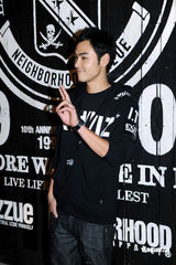 幻灯图：余文乐泰国拍戏趣事多 阮经天避谈恋情