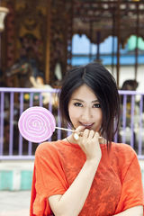 组图：郭珍霓甜蜜糖果色系写真 娇俏可人