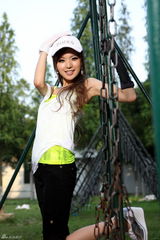 组图：叶熙祺性感运动写真 散发个性女人味