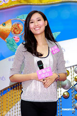 幻灯图集：陈法拉新年与粉丝共度 期望幸福安康 