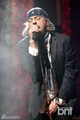 组图：Leif Garrett举办首尔演唱会 献热情舞台