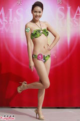 组图：亚洲小姐候选佳丽性感三点式泳装亮相斗艳