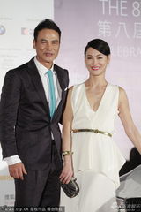 组图：惠英红着白裙现身 红毯大方秀笑容