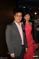 组图：任达华琦琦恩爱出席活动 为妻买小岛做岛主