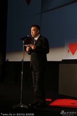 组图：东京电影节陈凯歌颁发最佳艺术贡献奖