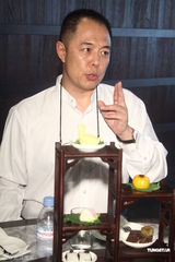 组图：张铁林参观台北故宫 赞赏新《还珠》演员