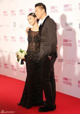 组图：谢楠吴京盛典秀恩爱 王岳伦亲吻李湘