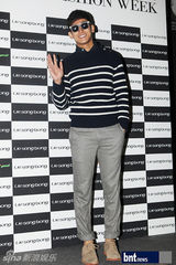 组图：张娜拉郑柔美等出席首尔时装周李向锋展