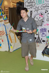 高清图：琦琦曝任达华为女儿学弹琴 MCJin望做父亲