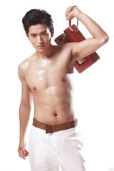 组图：张峻宁《芭莎》夏日清凉写真