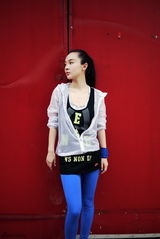 组图：霍思燕拍运动写真 推广女性运动新理念