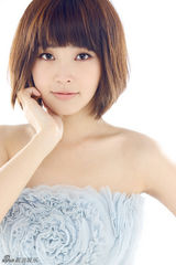 组图：张佳宁甜美写真 氧气女生尽展纯真梦幻