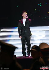 组图：容祖儿刘浩龙同台相亮 林峰否认同居