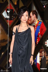 组图：李玟与未婚夫携手亮相 出席活动秀恩爱