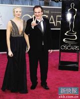 组图：众星情侣夫妻档携手奥斯卡红毯拼恩爱