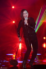 组图：《歌手》半决赛上演 邓紫棋茜拉三女杰PK