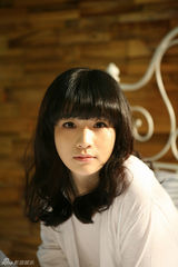 组图：香香白衣素颜拍大片 温馨浪漫秀动人一面