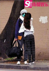 组图：文章姚笛再曝恋情铁证 同游热烈拥抱彼此