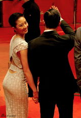 组图：《白日焰火》亮相柏林 桂纶镁深V抢镜