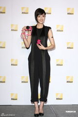 组图：桂纶镁暗示可能会隐婚 与男友平凡幸福