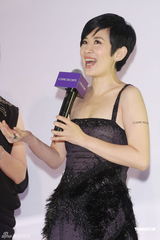 组图：吴君如出席代言活动 驳斥陈可辛赔五亿传闻