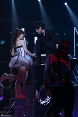 组图：李炜夺2010快男总冠军 刘心武艺分摘亚季军