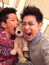 组图：林志颖合影Angela显亲密 王岳伦“吃醋”