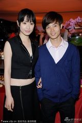 组图：李宇春贾樟柯杨澜等亮相中国之夜