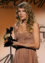 高清组图：第52届格莱美 斯威夫特获最佳乡村女歌手