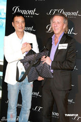 幻灯图：任达华收藏金银钻石打火机 被女儿强制戒烟