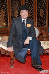 组图：欧阳震华健康复工 笑言欲请貌美男看护