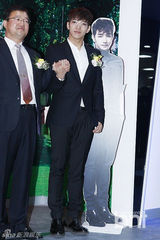 组图：2PM帅气出席慈善机构开业仪式 尼坤消瘦