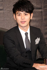 组图：妻夫木聪金马影展会影迷 现场大秀中文