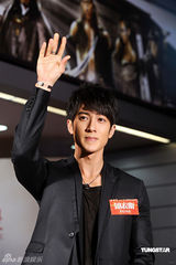 高清图：甄子丹携妻宣传新片 称怕误伤吴尊遭影迷打