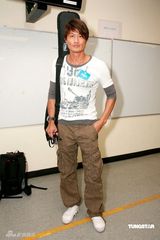 幻灯图集：陈豪新剧玩摇滚打泰拳 佘诗曼剪短发