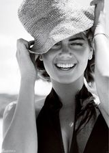 高清图：抖奶超模阿普顿VOGUE复古大片S曲线